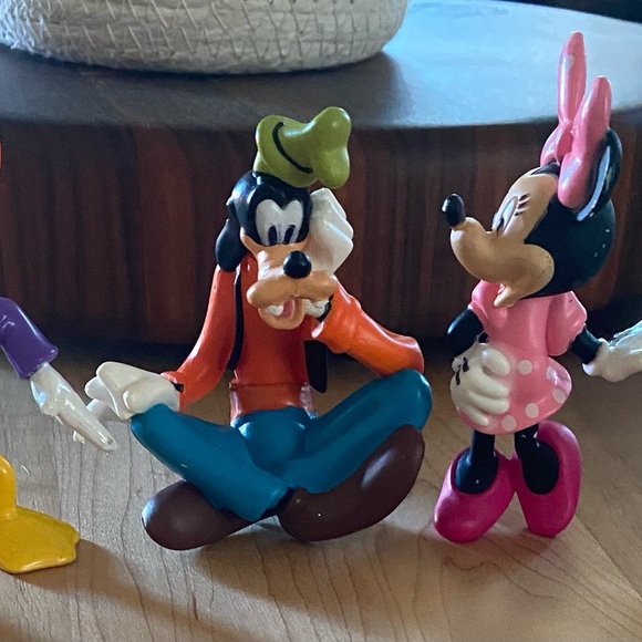 4 Vintage Disney PVC Epcot Collectible Minnie Daisy Goofy Donald Figurine Toys - Picture 6 of 14